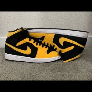 Air Jordan 1 Retro Mid